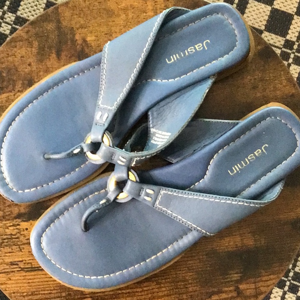 GUC Women’s 6M Leather Flat Sandals in Denim Blue
